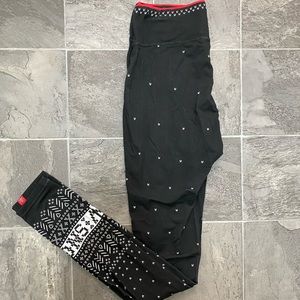 Women’s krimson and Klover let it snow leggings
